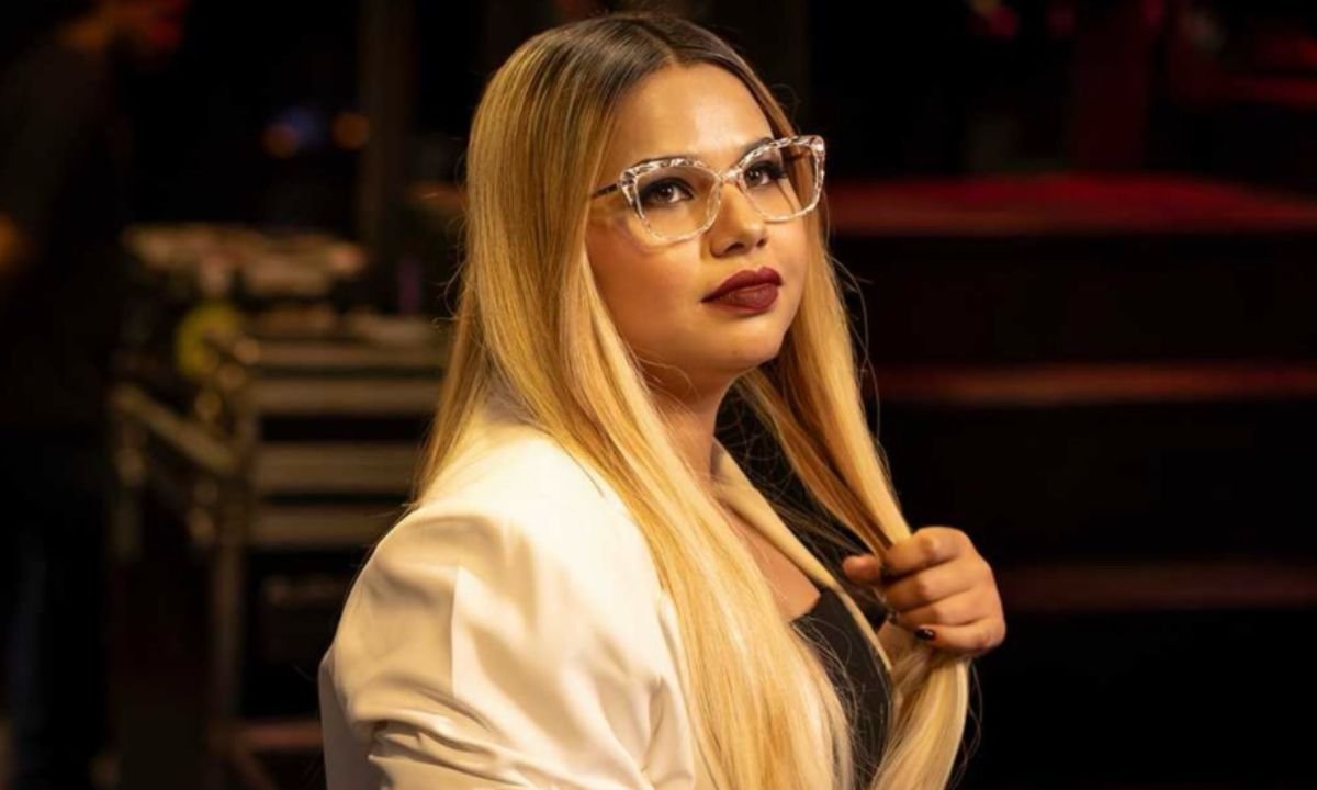 Mariana Versos como Marília Mendonça
