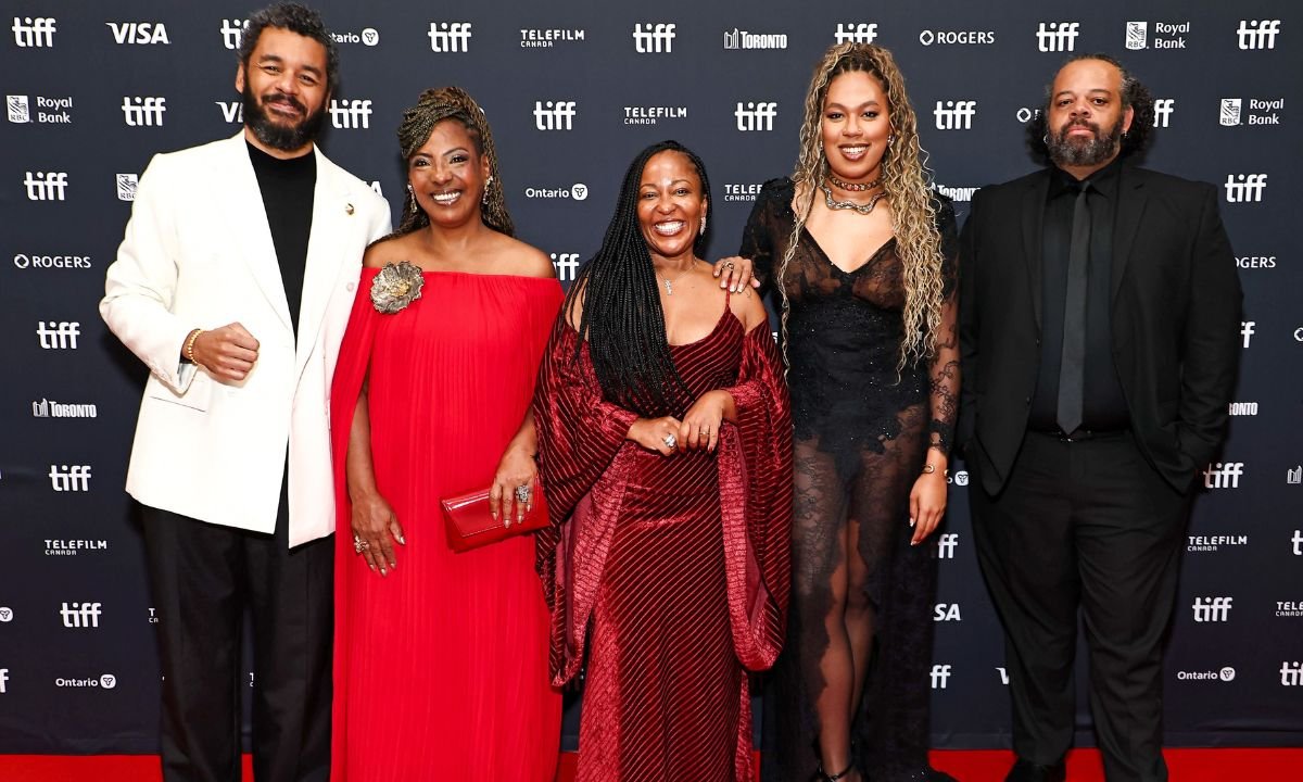 Elenco e produção de Vicentina pede Desculpas (FOTO: John Salangsang/Shutterstock/Netflix)